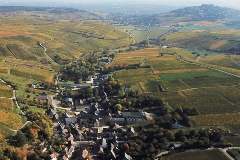 Overzicht van stadje nabij Domaine Paul Thomas